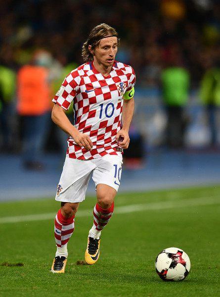 记者：曼联小将塞古-科内在洛桑体育训练，还踢了一场友谊赛